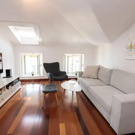 Mascagni Modern Seaview Apartmán *